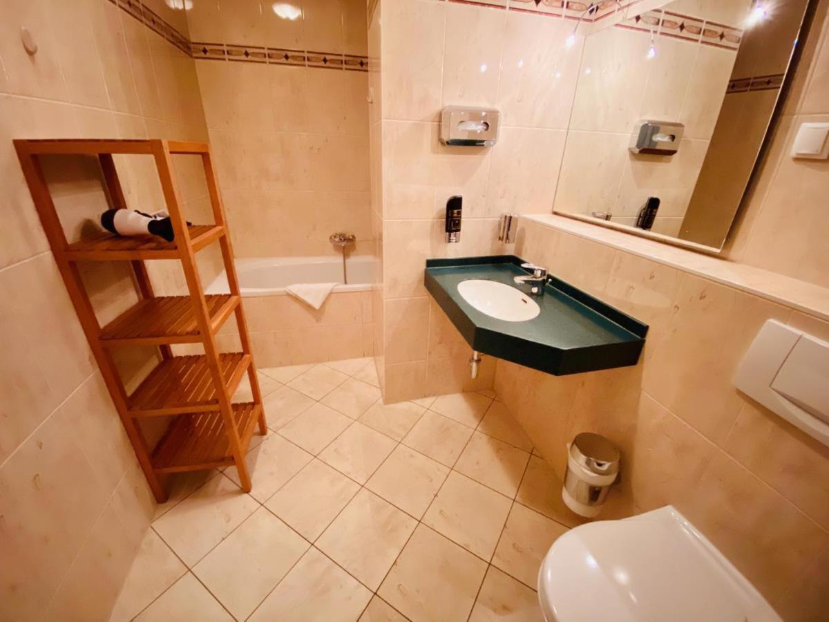 Apartment Doppelzimmer Theke, Direkt Am Alten Strom Rostock